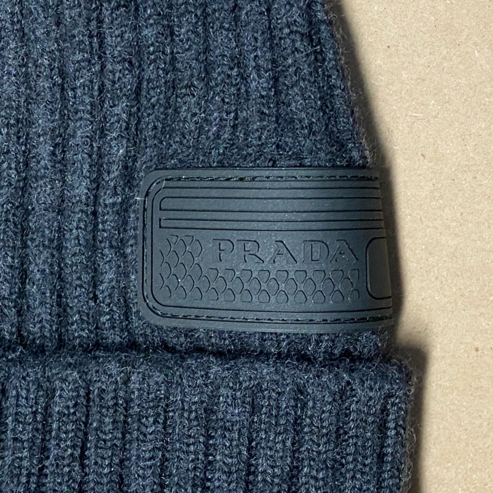 Prada - Picture 2 of 7